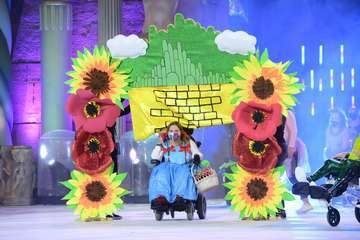 La XIII Gala de la Integración viste el escenario del Carnaval de La Tierra con el desfile de sus participantes/Lpcarnaval.